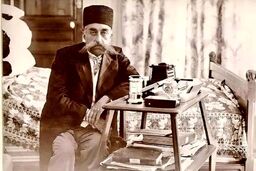عکس | مظفرالدین شاه سوار بر سه‌چرخۀ مخصوص در یک جاده