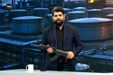 اقدام جنجالی مجری صداوسیما | پرچم کشور همسایه سیبل شد