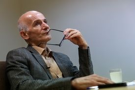 فراستخواه: غم بزرگ را باید به کار بزرگ تبدیل کرد | مسیر حکمرانی کارآمد نیست