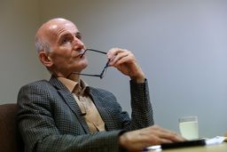 فراستخواه: غم بزرگ را باید به کار بزرگ تبدیل کرد | مسیر حکمرانی کارآمد نیست