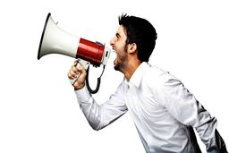 چرا بعضی‌ها همیشه بلند حرف می‌زنند؟