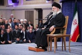 آلبوم تصاویر | رهبر انقلاب در دوران تصدی ریاست جمهوری (۱۳۶۰ - ۱۳۶۸)